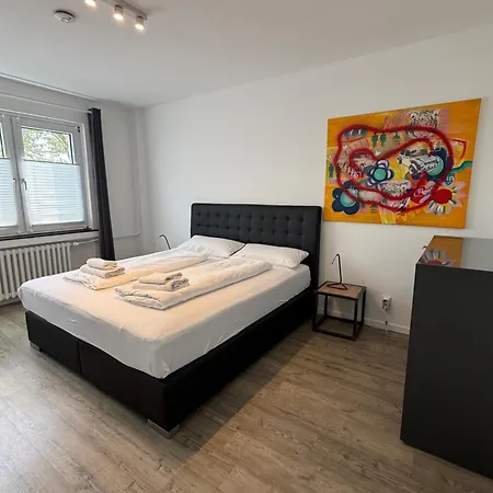 Business-apartment Mit 3 Schlafzimmern Und Parkplatz - 5 Im 1 Og Daire Neuss