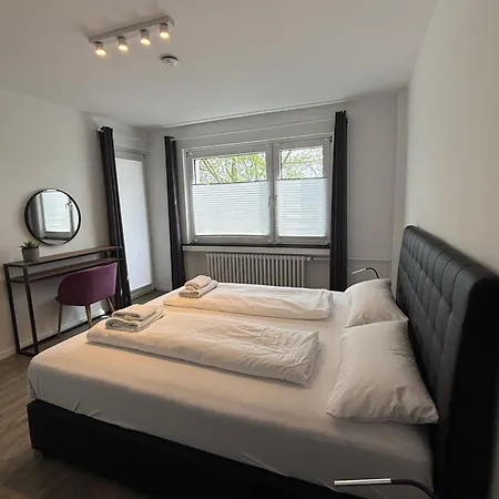 Business-apartment Mit 3 Schlafzimmern Und Parkplatz - 5 Im 1 Og Apartamento