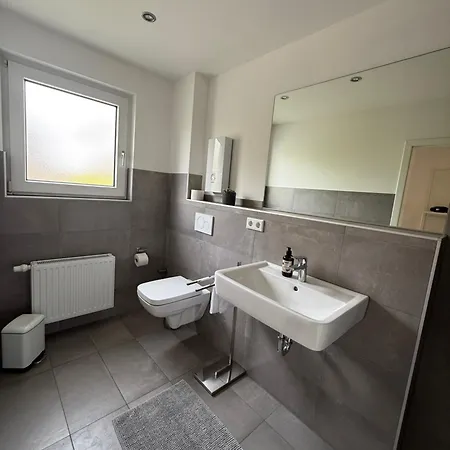 Apartamento Business-apartment Mit 3 Schlafzimmern Und Parkplatz - 5 Im 1 Og Neuss