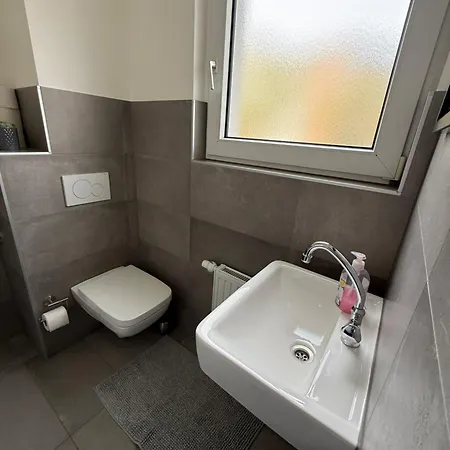 Apartamento Business-apartment Mit 3 Schlafzimmern Und Parkplatz - 5 Im 1 Og *