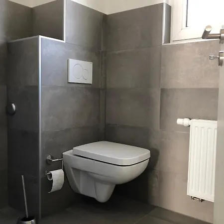 Business-apartment Mit 3 Schlafzimmern Und Parkplatz - 5 Im 1 Og Apartamento *